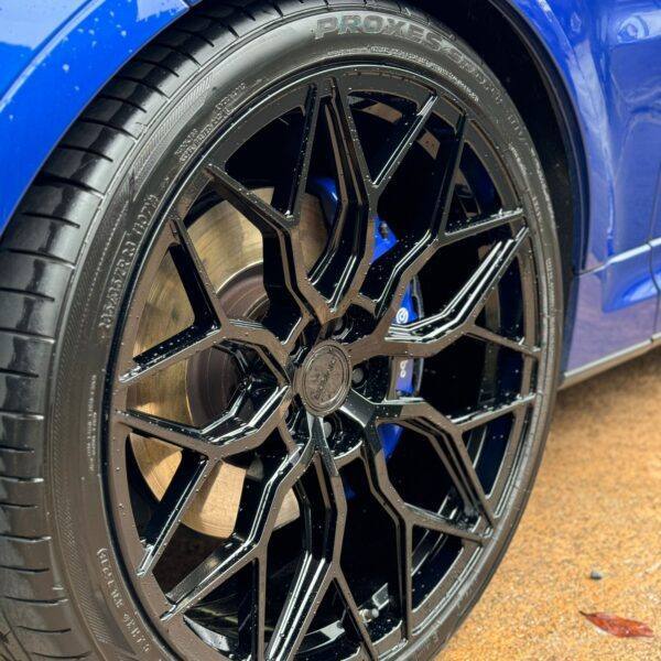 alloy wheels of the Lancashire Competitions Range Rover SVR competition